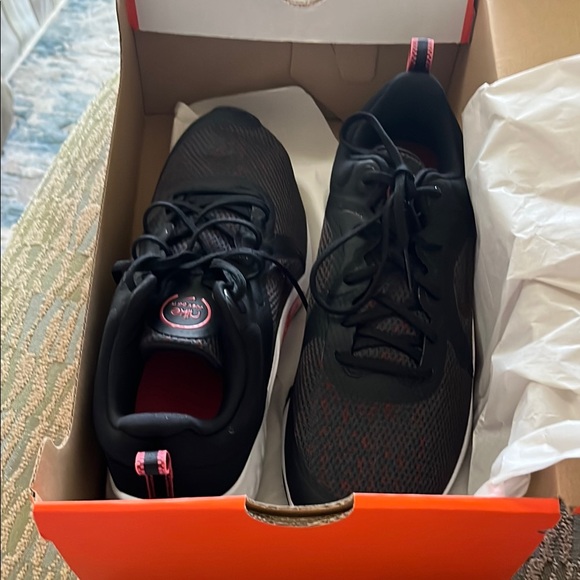 Nike Black and Red Athletic Shoes with Sleek Design main image 7